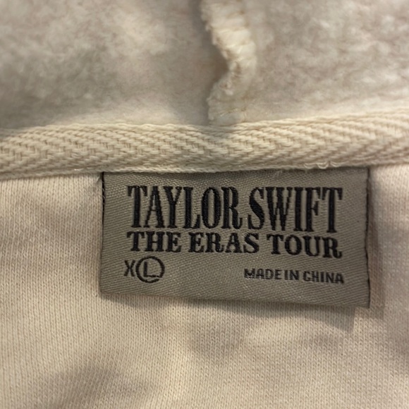 Taylor Swift Eras Tour cream sweatshirt XL - Picture 3 of 5